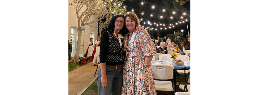 2 women attending the peninsula friends of the library octoberfest event