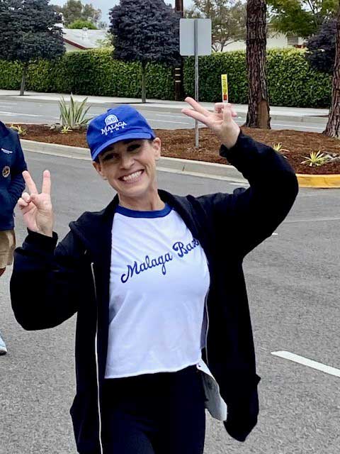 woman giving a peace sign
